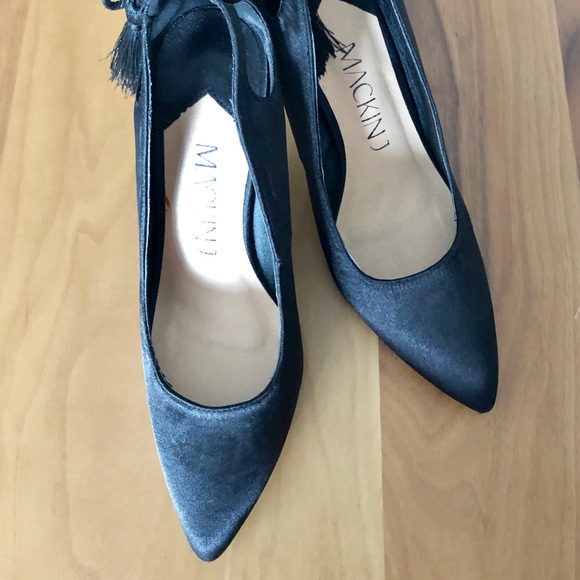 Black pumps with tassel detail - Picture 3 of 4